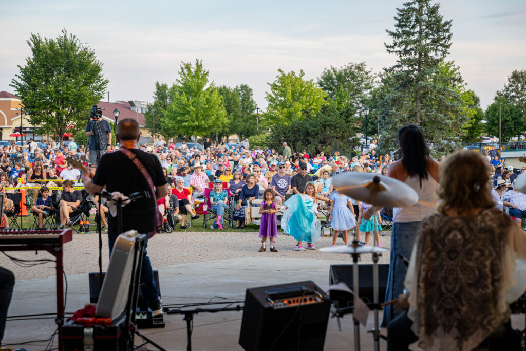 Batavia Park District River Rhapsody band and crowd.