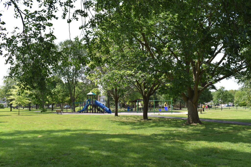 Carriage Crest Park path that leads to the playground.