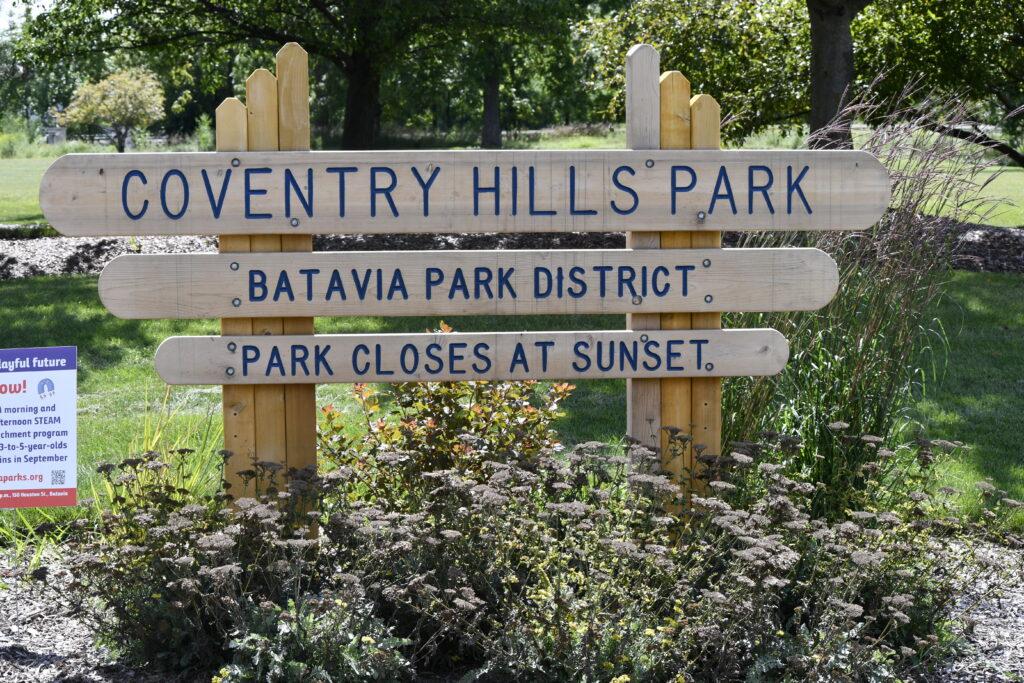 Coventry Hills Park sign displaying hours.