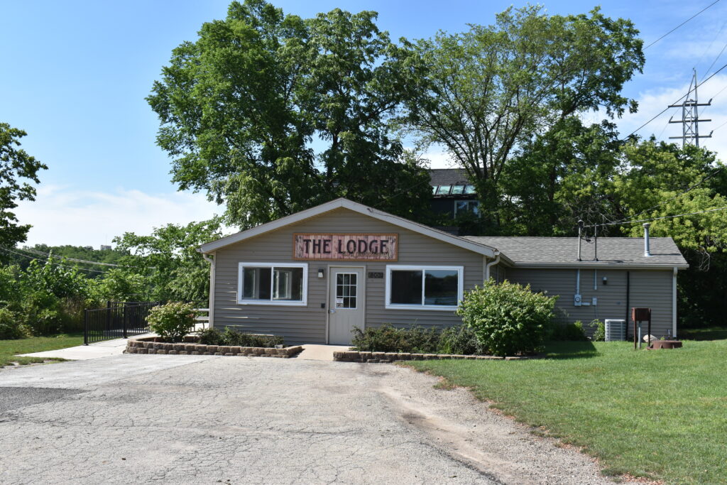 Laurelwood Park and Lodge showing rentable Lodge building.