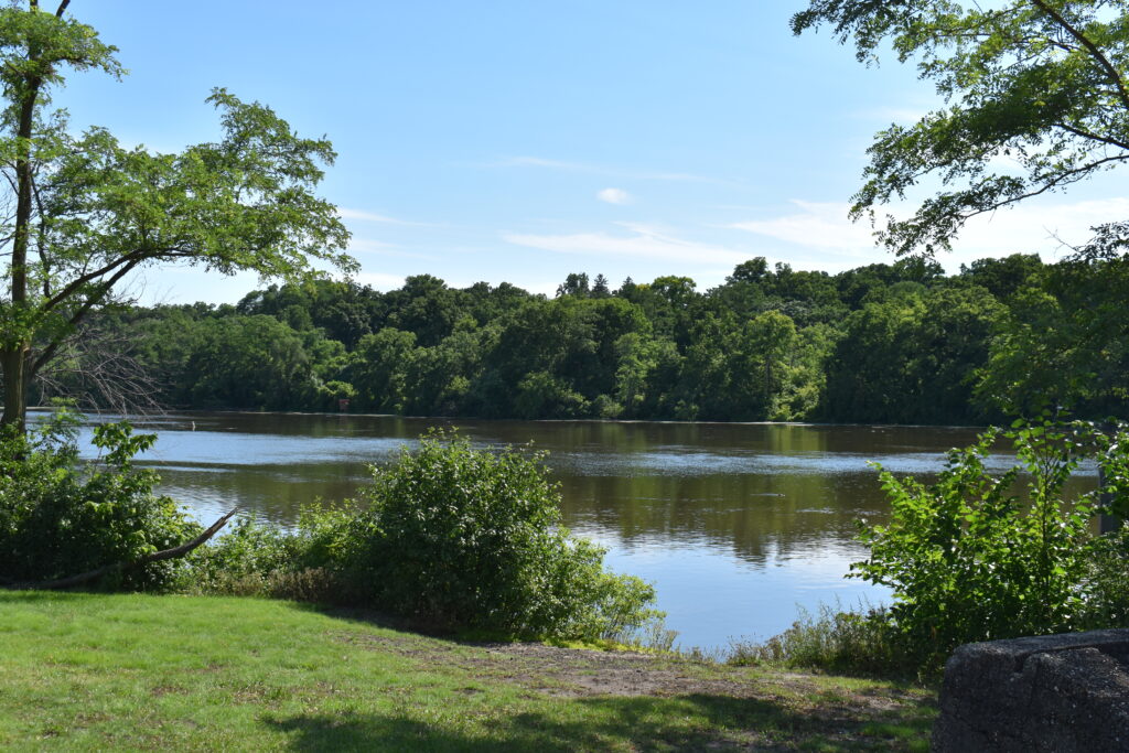 Laurelwood Park and Lodge open space showing fishing area.