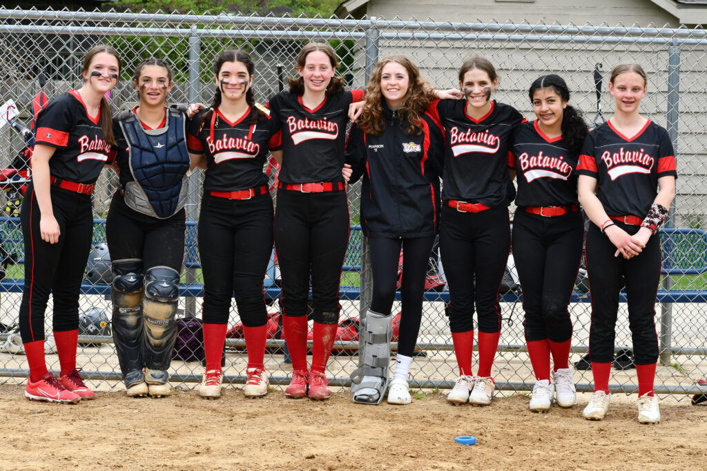 Batavia Softball 14U league team poses for a picture