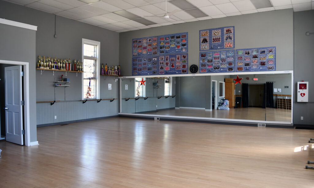 The interior of an event room with mirrors on one wall